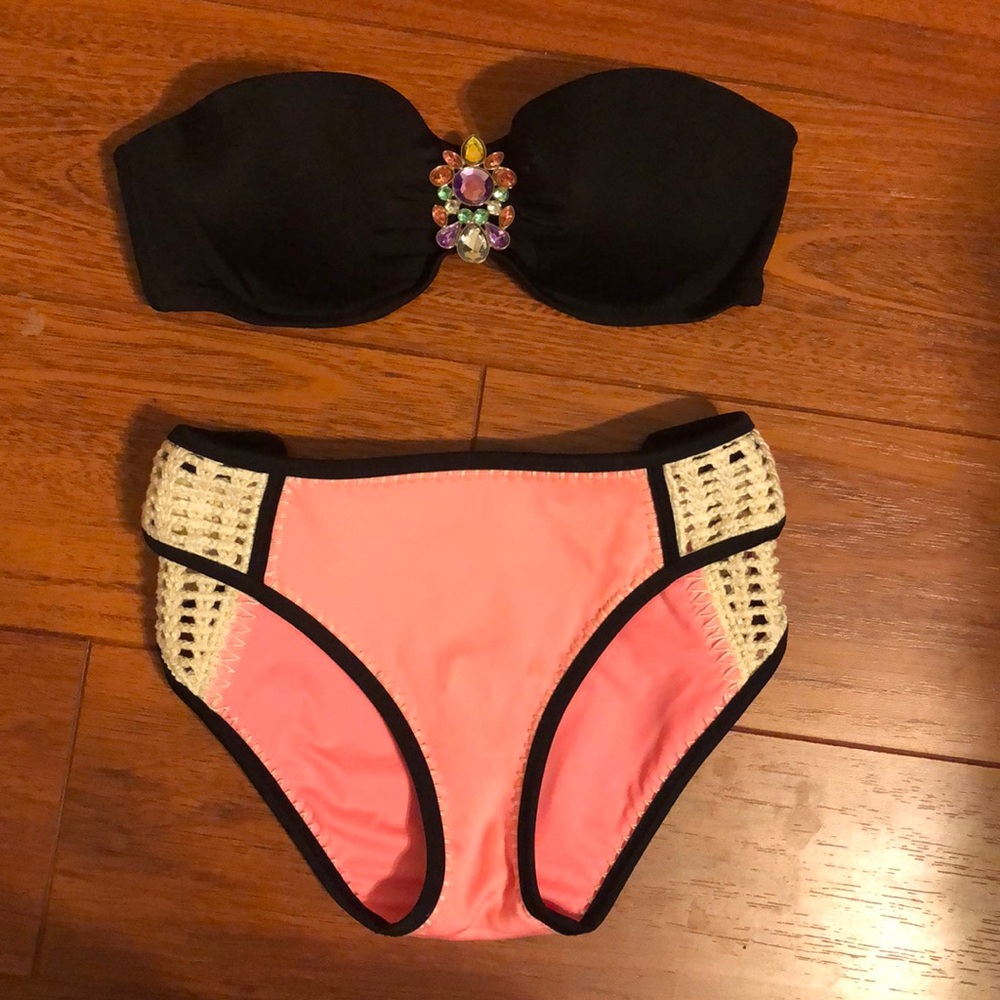 Victoria’s Secret bikini